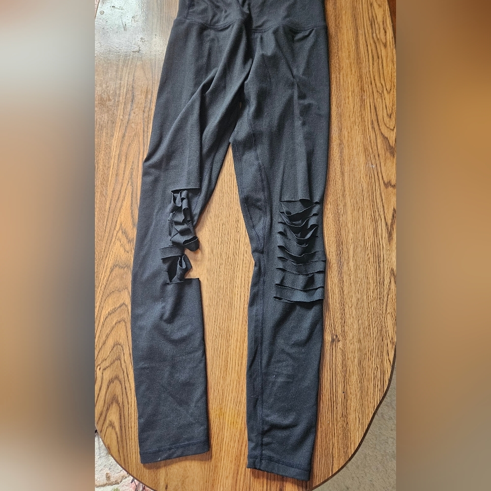 Black leggings with cut design